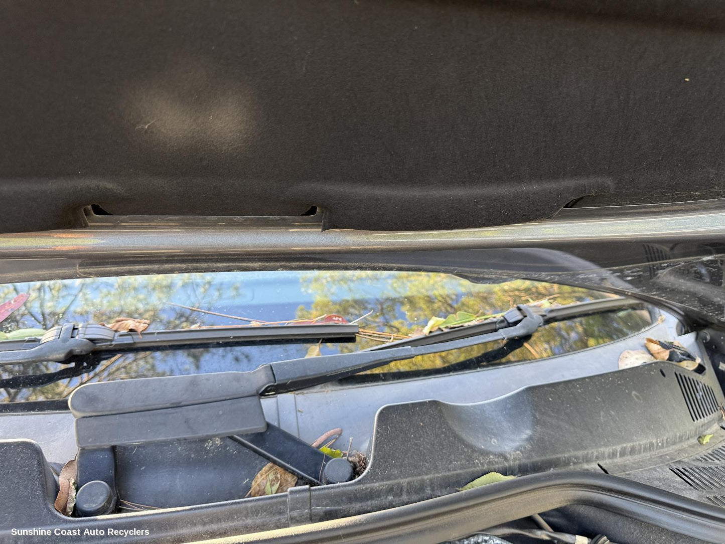 2012 Volkswagen Touareg Wiper Arm