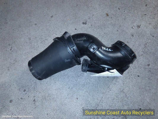 2014 Mitsubishi Pajero Air Cleaner Duct Hos