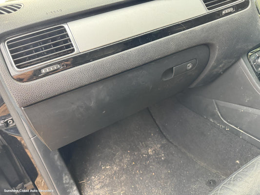 2016 Volkswagen Touareg Glove Box