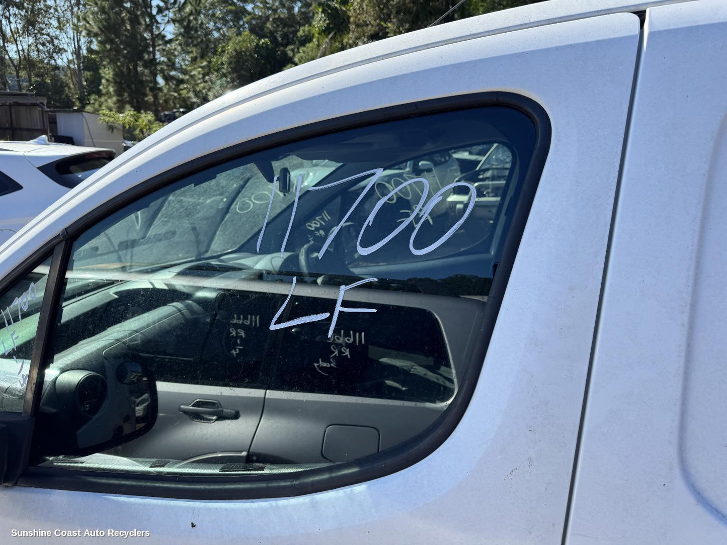 2013 Peugeot Partner Left Front Door Window