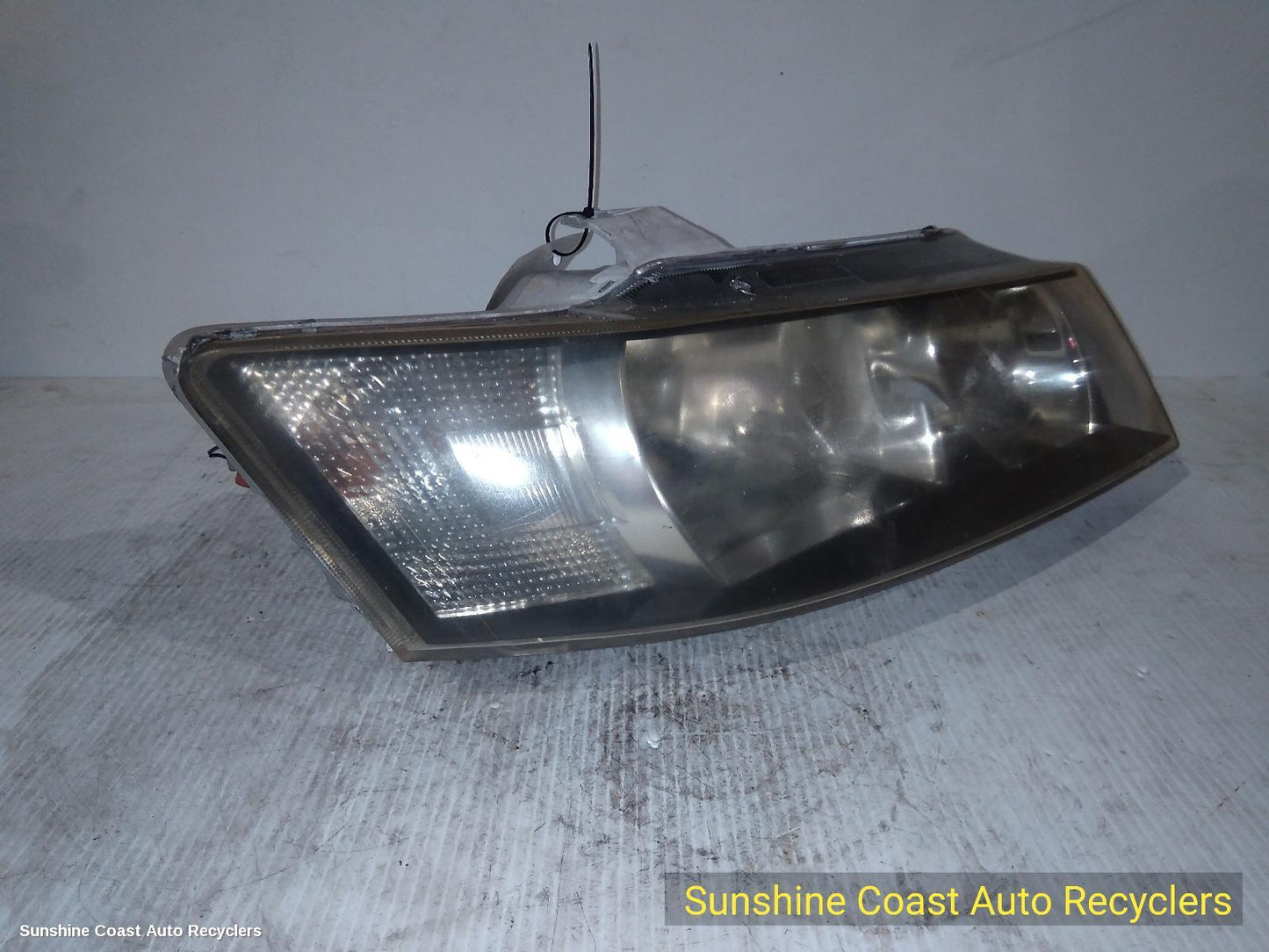 2006 Holden Commodore Right Headlamp