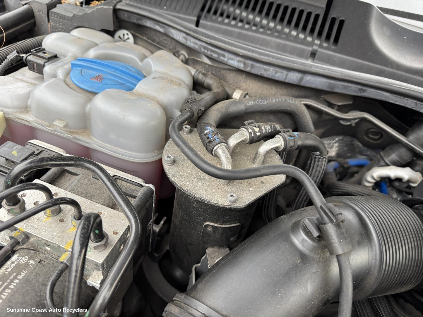 2016 Volkswagen Touareg Fuel Filter Housing