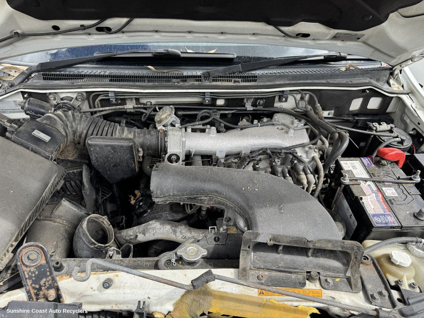 2002 Mitsubishi Pajero Console