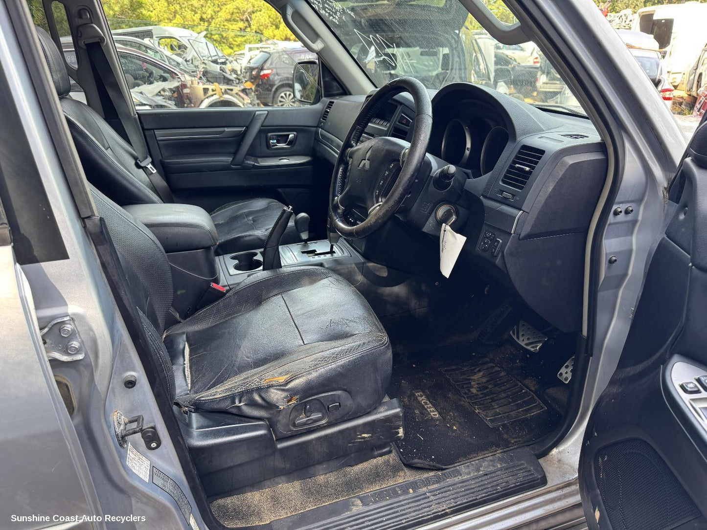 2007 Mitsubishi Pajero Washer Bottle