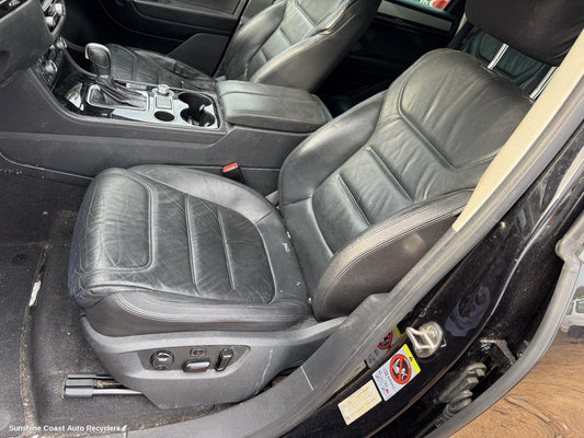 2016 Volkswagen Touareg Front Seat