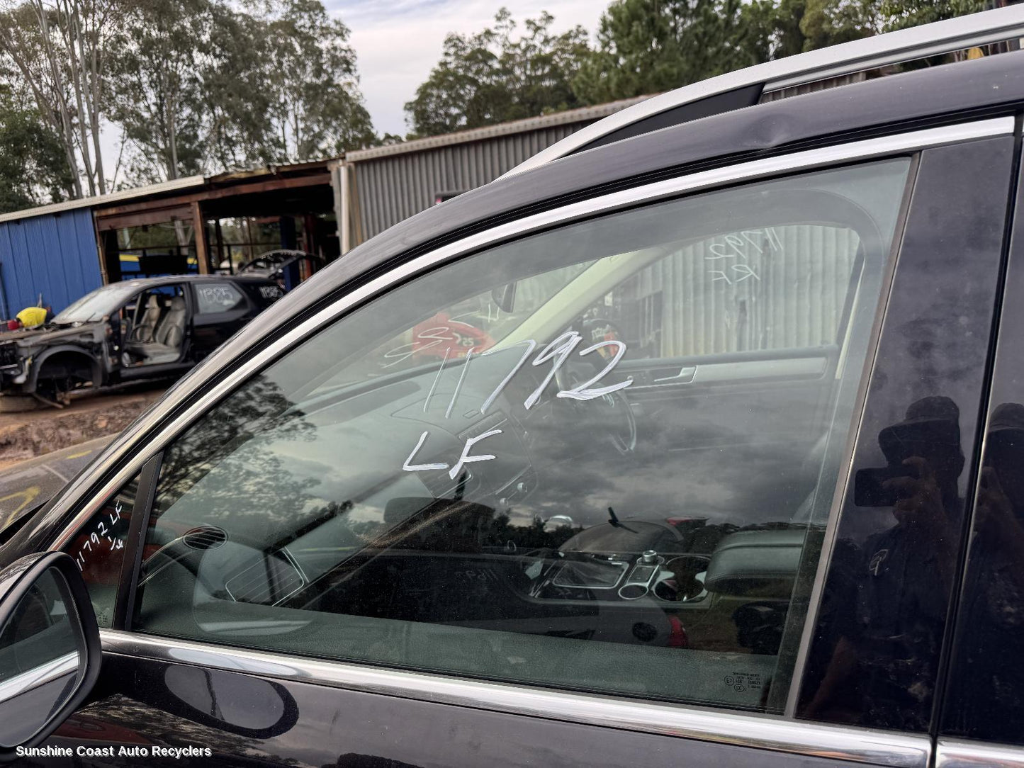 2016 Volkswagen Touareg Left Front Door Window