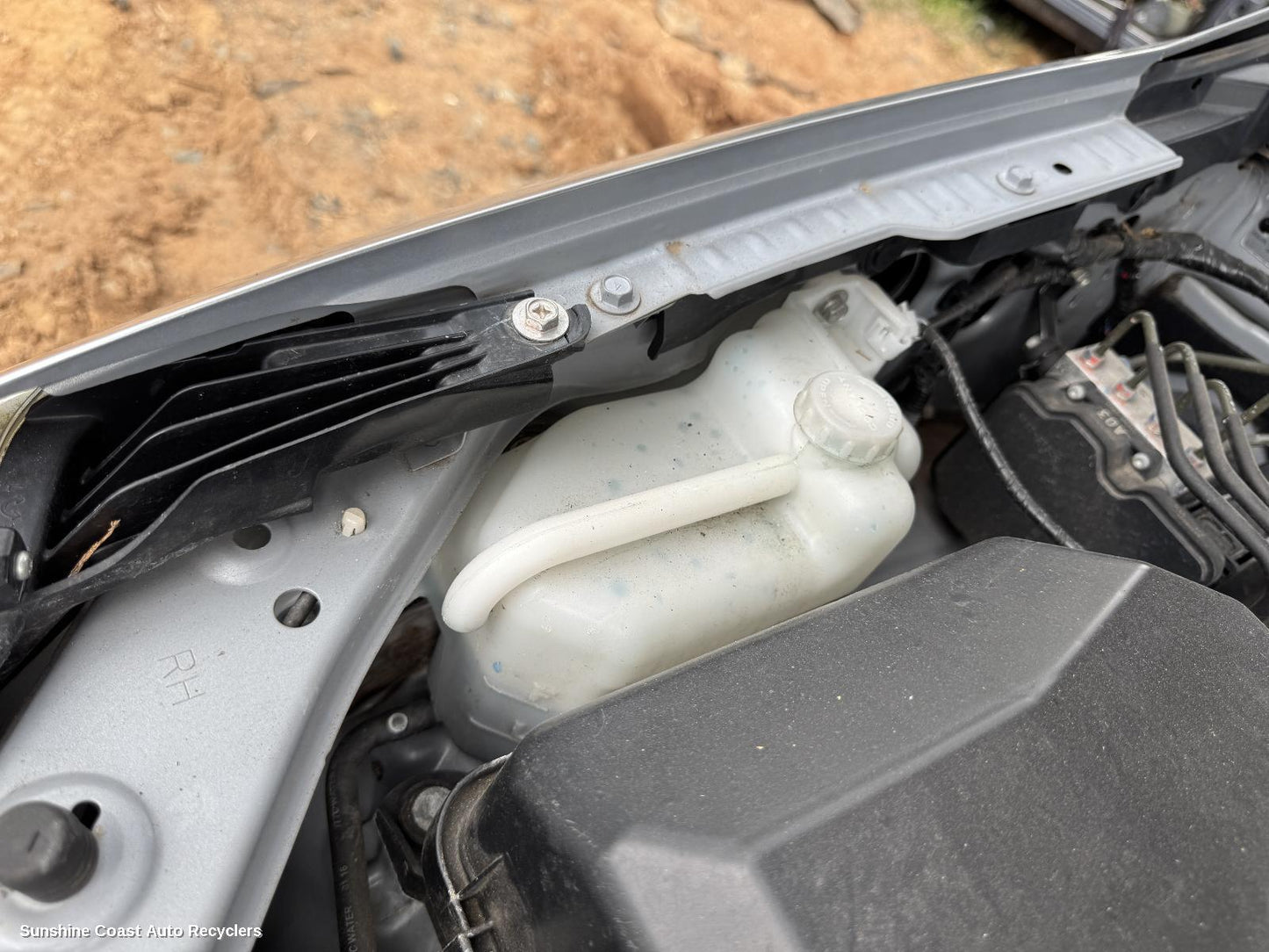 2016 Mitsubishi Triton Overflow Bottle